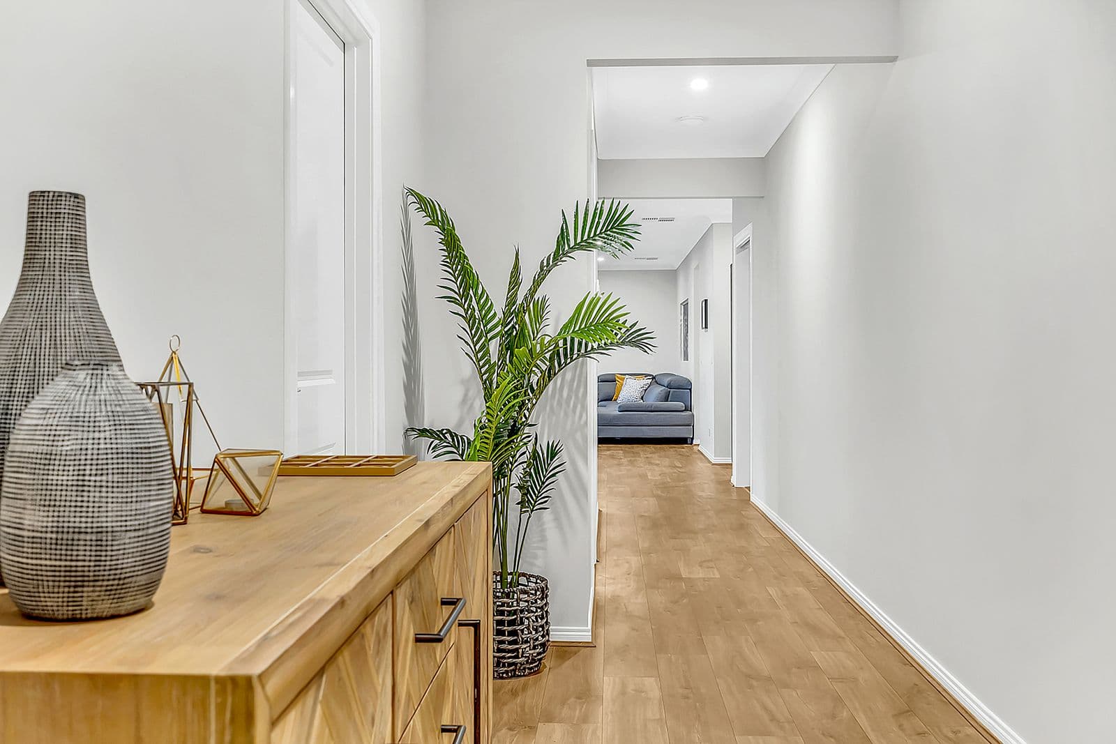 6 Dickens Street, Craigieburn VIC 3064, Craigieburn - Thumbnail 2