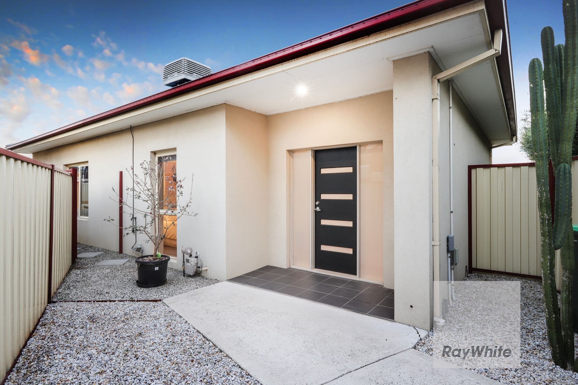 114 Lenoak Street, Gladstone Park VIC 3043, Gladstone Park - Thumbnail 4
