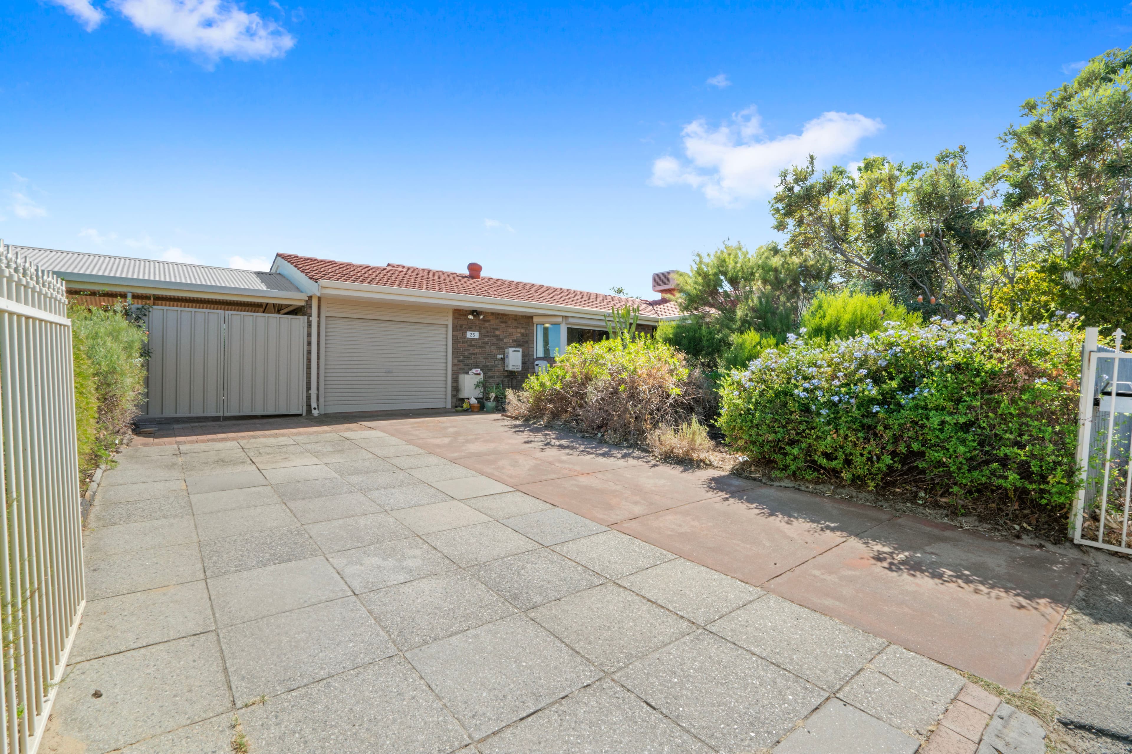 25 Grovelands Drive, Camillo WA 6111, Camillo - Image 1
