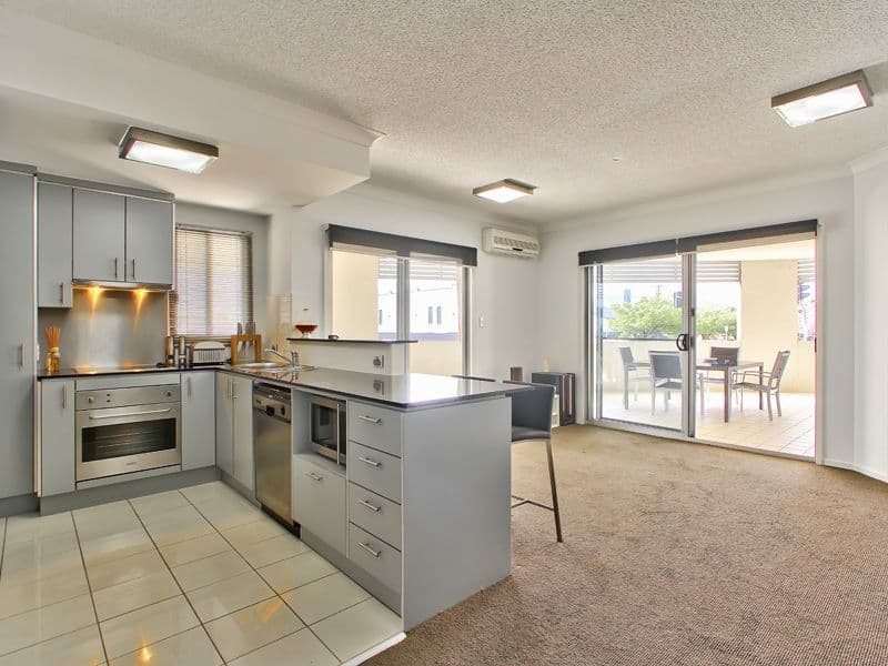 915 Stanley Street, WOOLLOONGABBA QLD 4102, Woolloongabba - Thumbnail 2