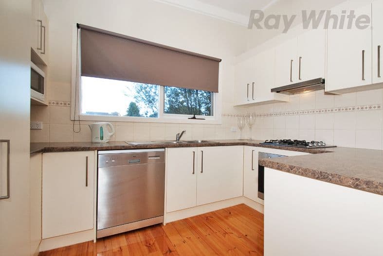 4 CAROLE Avenue, CHIRNSIDE PARK VIC 3116, Chirnside Park - Thumbnail 3