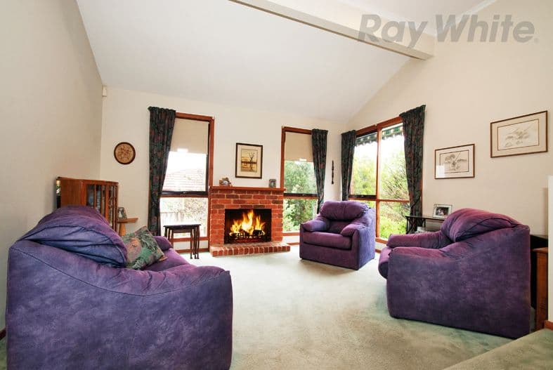 40 BLACK SPRINGS Road, CHIRNSIDE PARK VIC 3116, Chirnside Park - Thumbnail 2