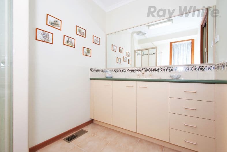 40 BLACK SPRINGS Road, CHIRNSIDE PARK VIC 3116, Chirnside Park - Thumbnail 7