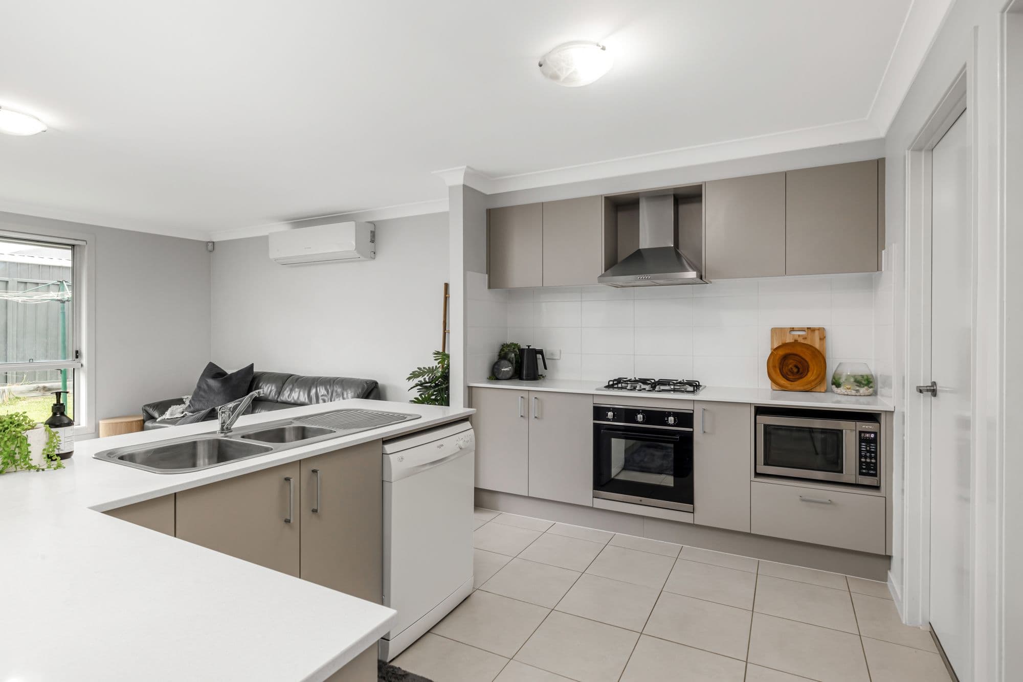 6 Treeview Place, Glenmore Park NSW 2745, Glenmore Park - Thumbnail 3