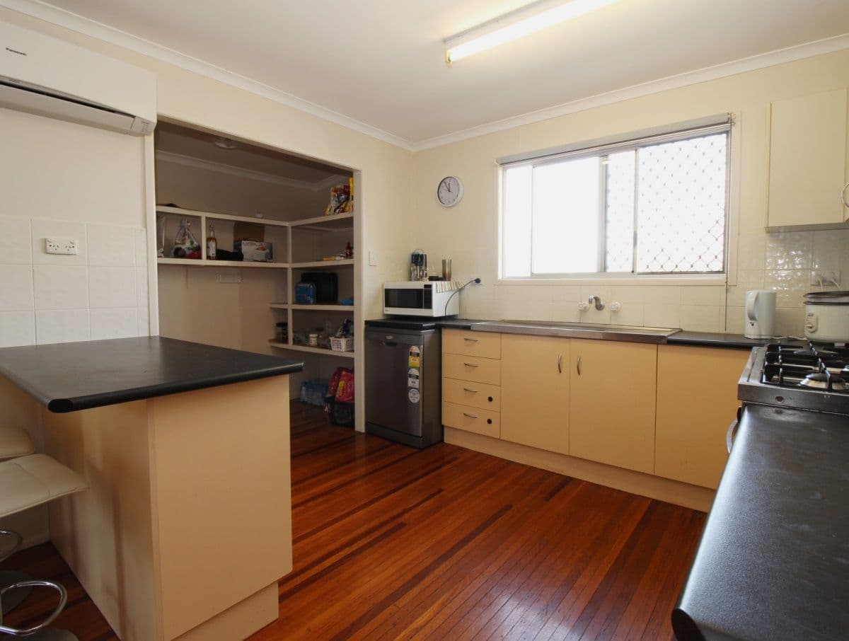 19 Campbell Street, Emerald QLD 4720, Emerald - Thumbnail 2