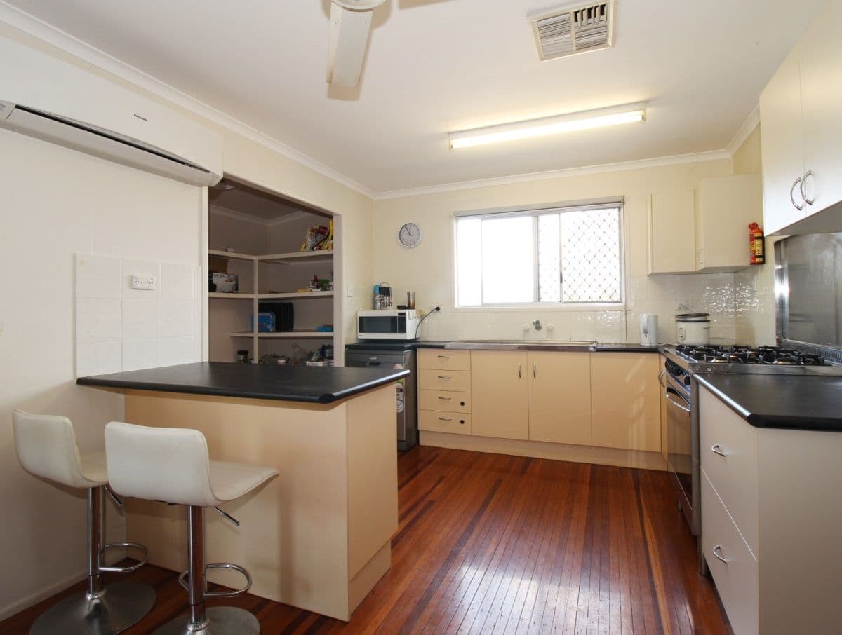 19 Campbell Street, Emerald QLD 4720, Emerald - Thumbnail 3