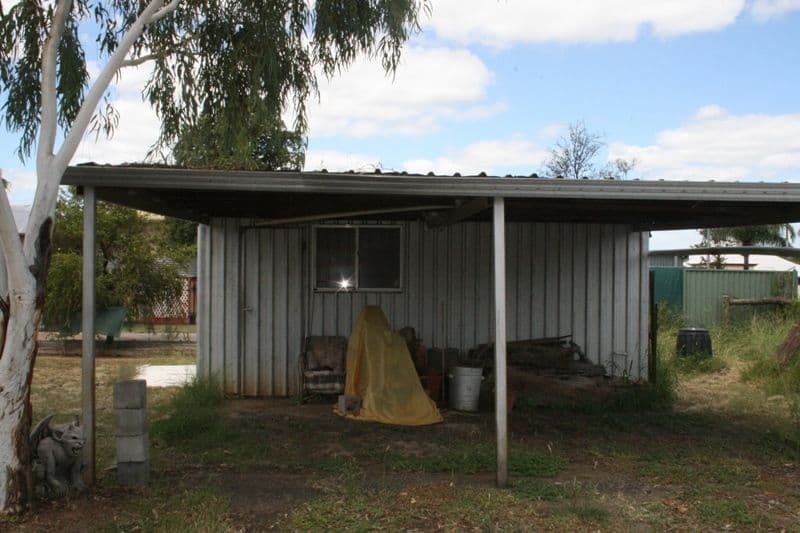 40 Bowen Street, ROMA QLD 4455, Roma - Thumbnail 2