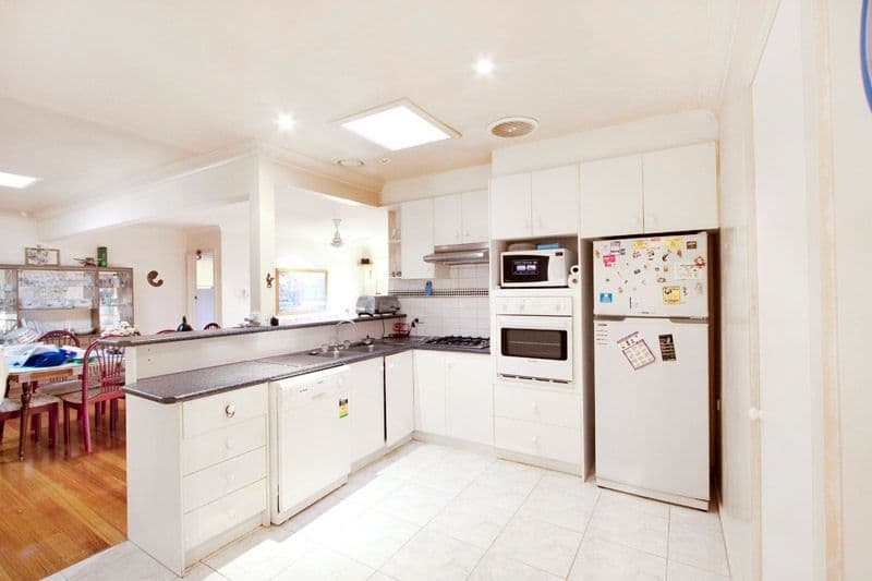 5  Box Close, WHEELERS HILL VIC 3150, Wheelers Hill - Thumbnail 2