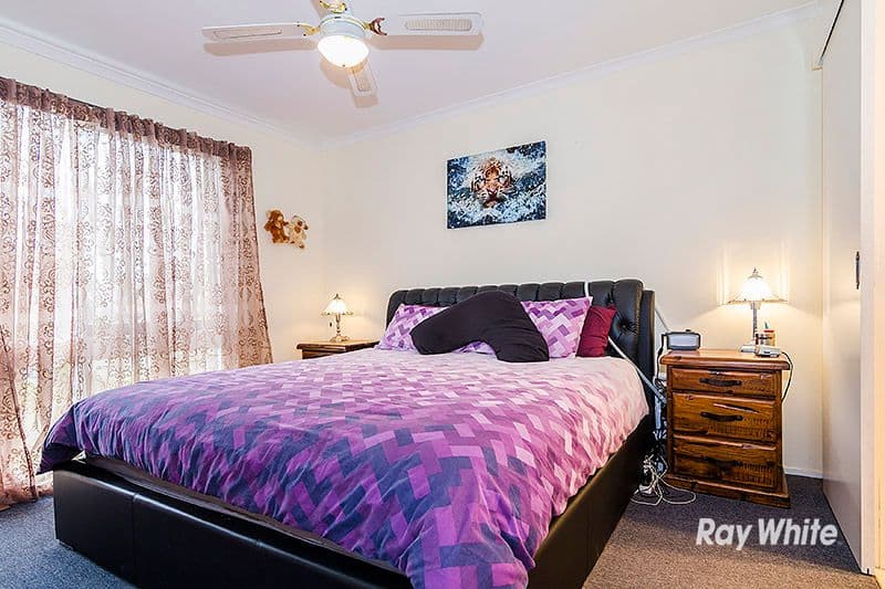38 Maltravers Crescent, Cranbourne North VIC 3977, Cranbourne North - Thumbnail 3