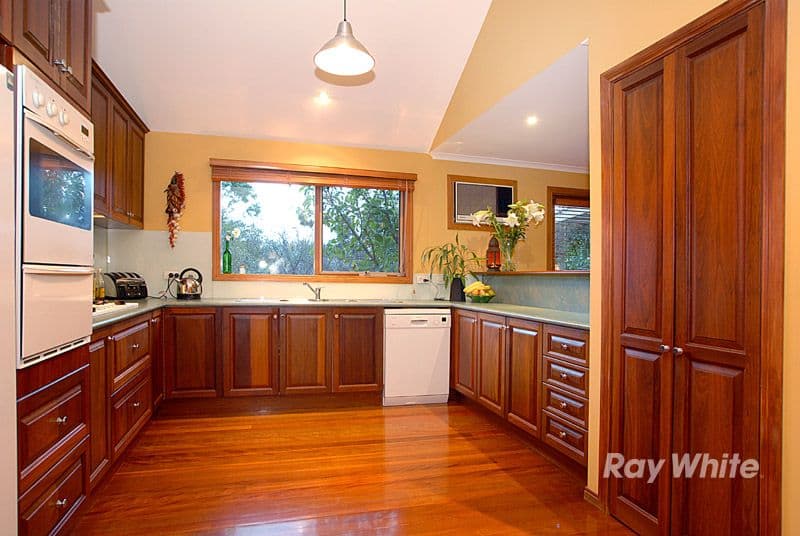 11 Bangalay Place, BERWICK VIC 3806, Berwick - Thumbnail 2