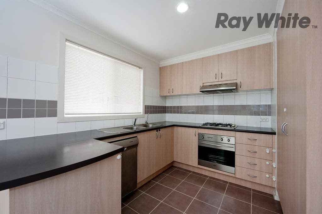 9 Brae Grove, POINT COOK VIC 3030, Point Cook - Thumbnail 2