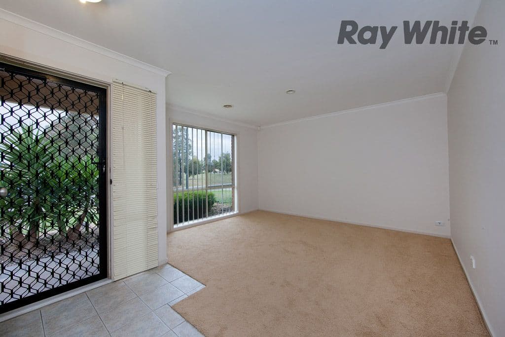 9 Brae Grove, POINT COOK VIC 3030, Point Cook - Thumbnail 3