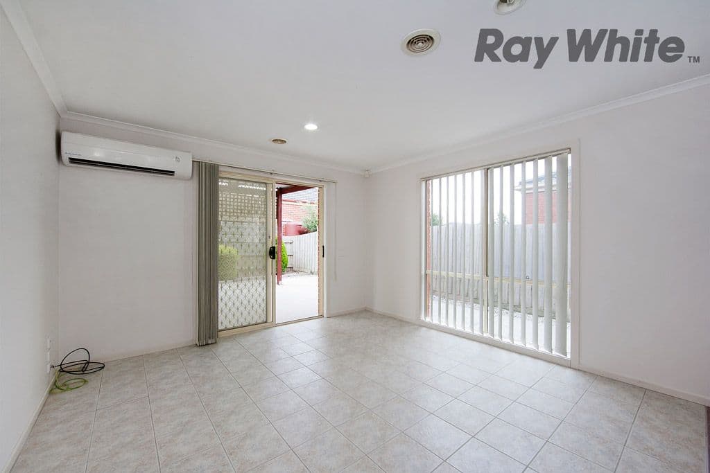 9 Brae Grove, POINT COOK VIC 3030, Point Cook - Thumbnail 4