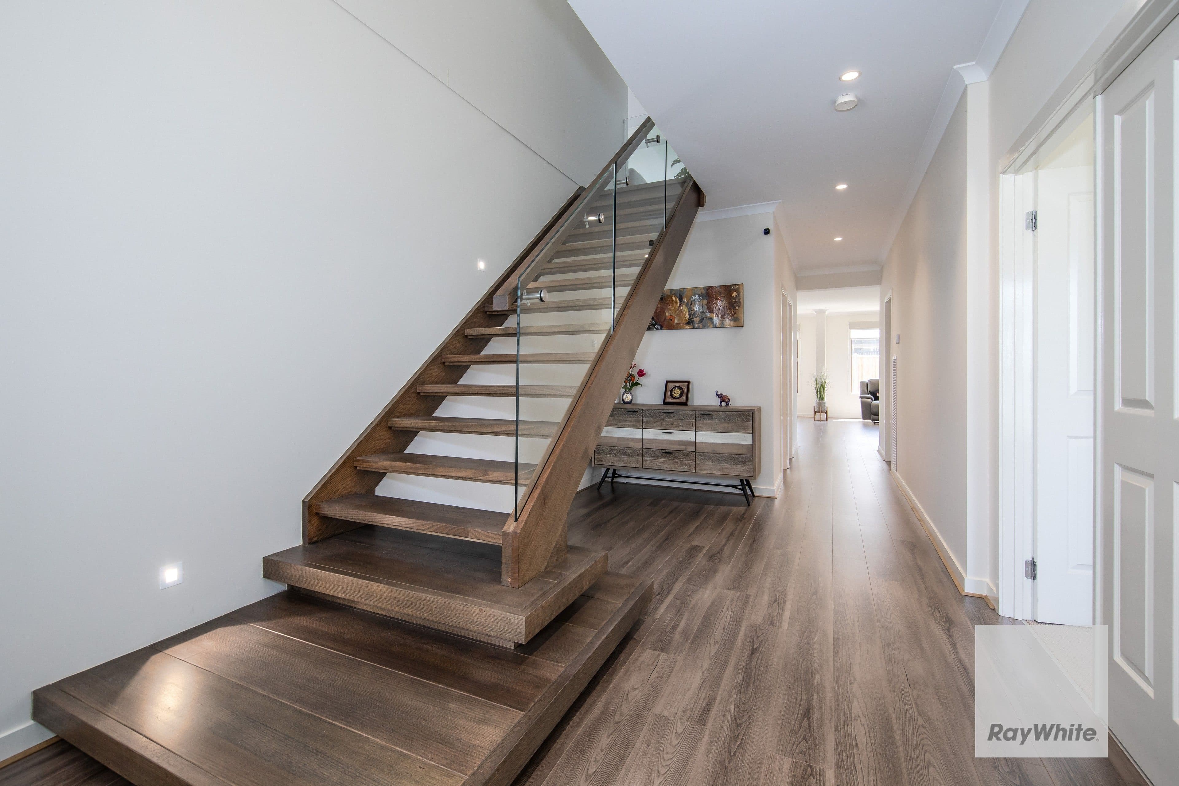 16 Featherwood Drive, AINTREE VIC 3336, Aintree - Thumbnail 2