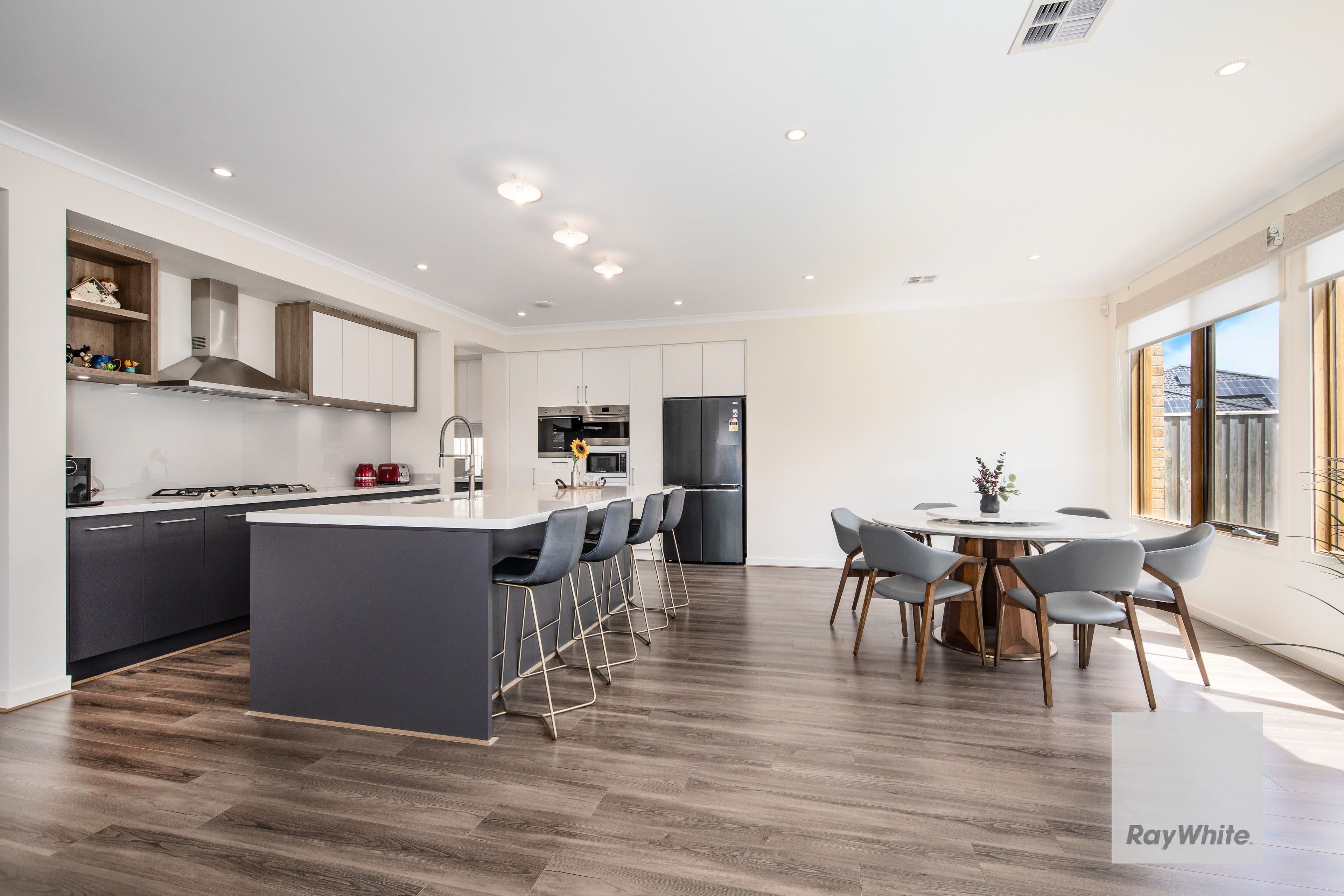 16 Featherwood Drive, AINTREE VIC 3336, Aintree - Thumbnail 5
