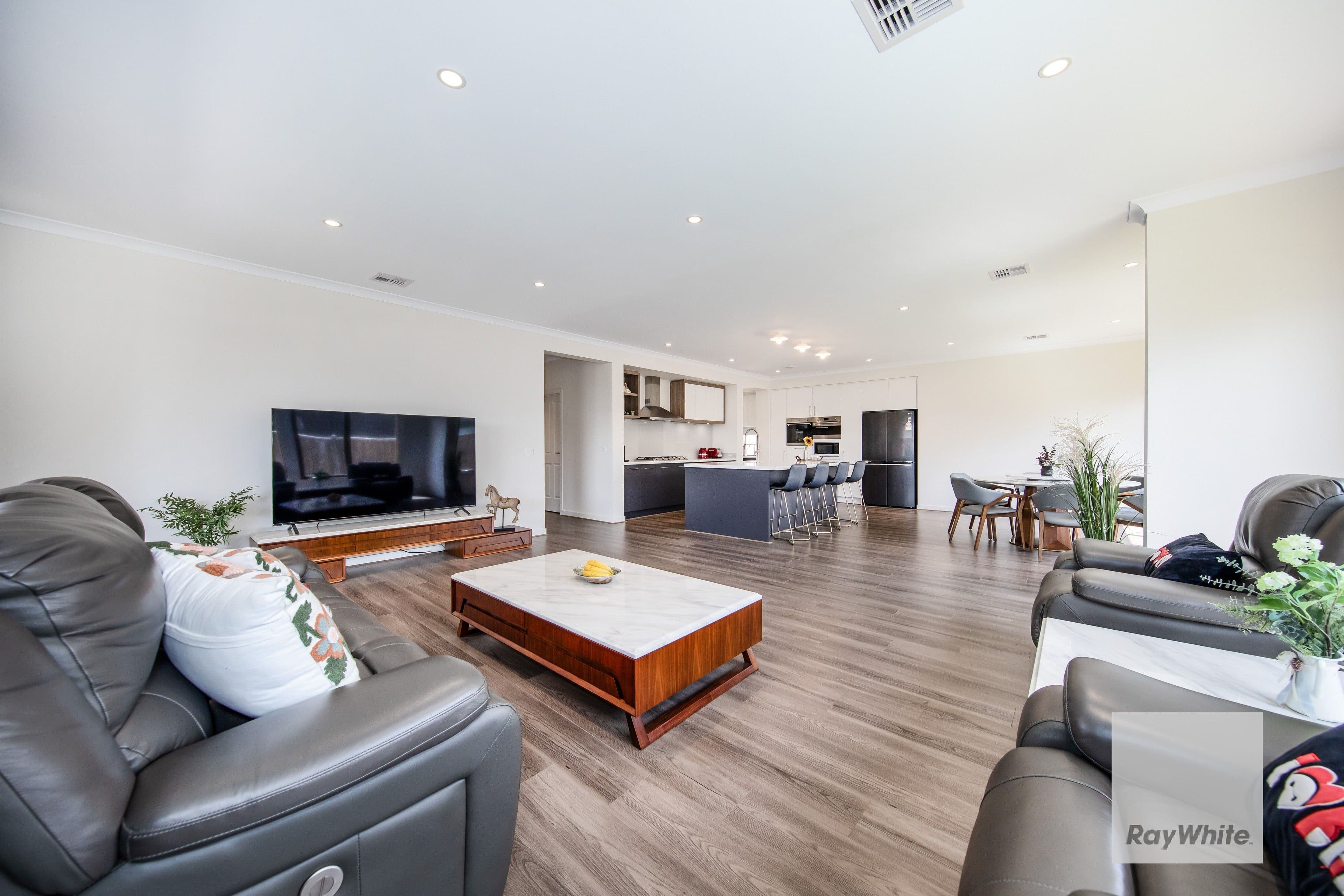 16 Featherwood Drive, AINTREE VIC 3336, Aintree - Thumbnail 7