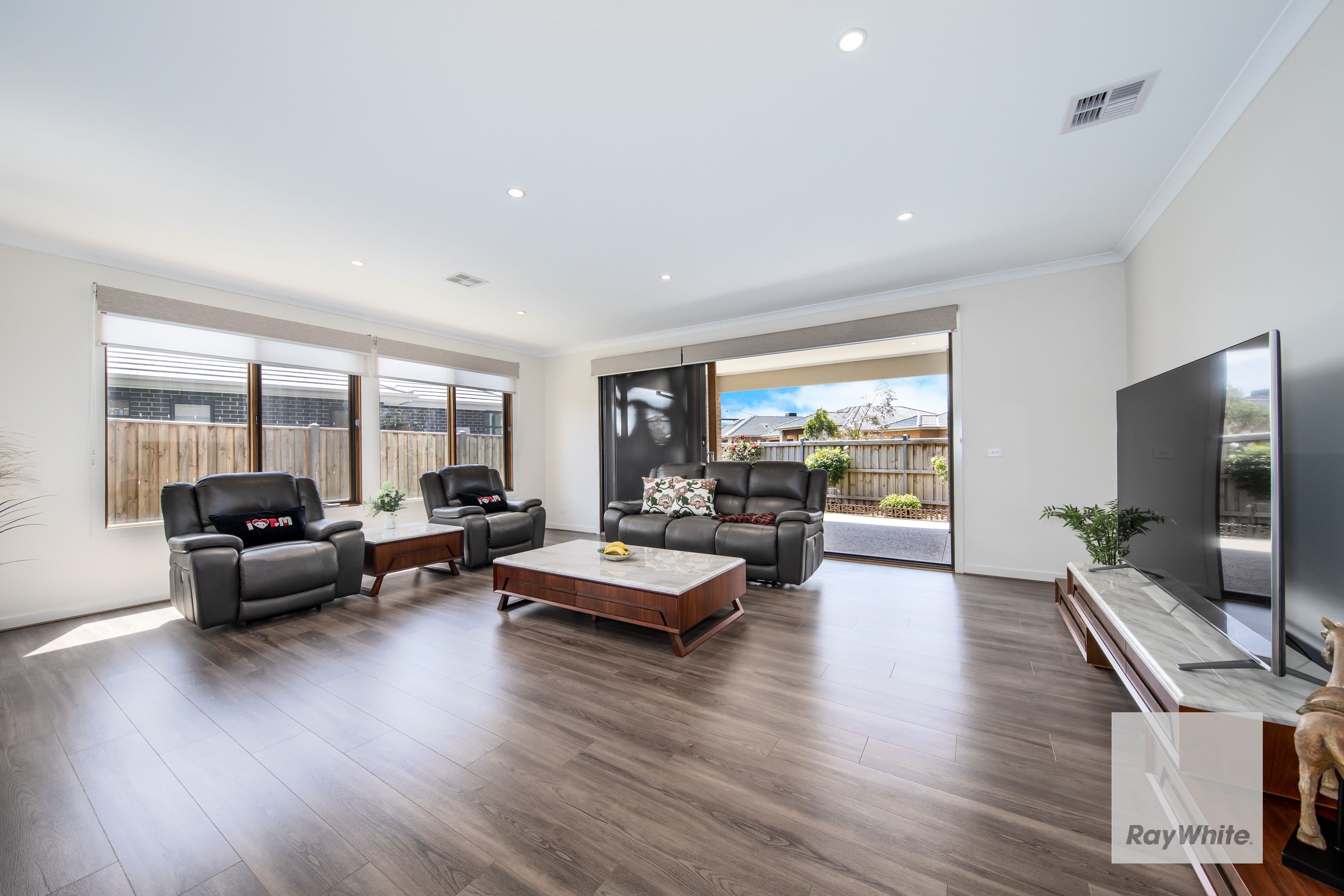 16 Featherwood Drive, AINTREE VIC 3336, Aintree - Thumbnail 8