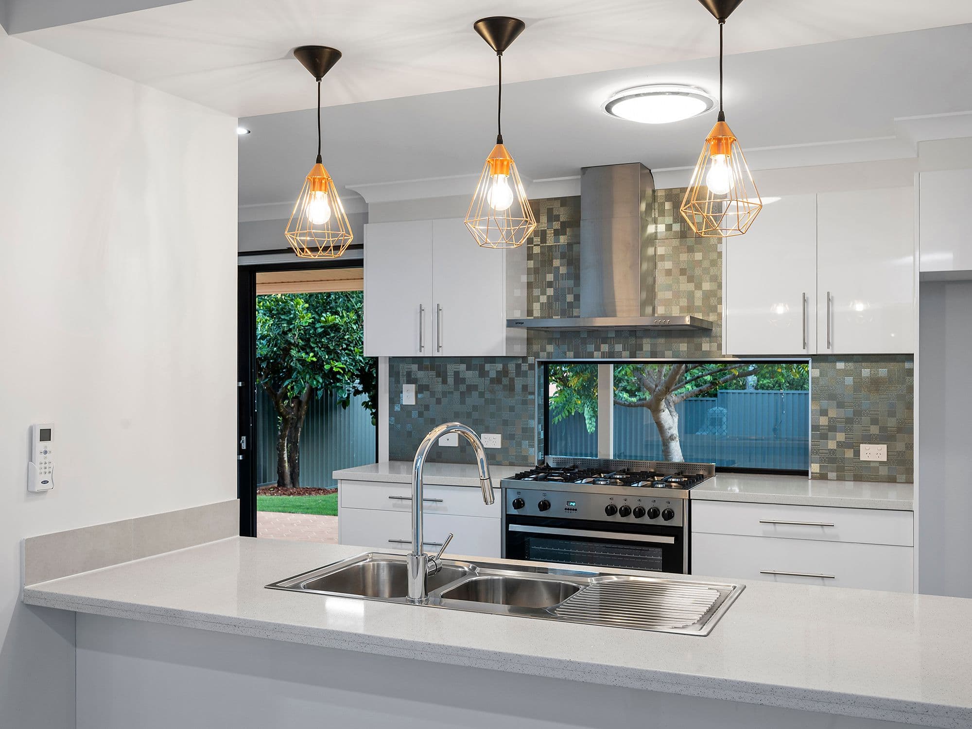 8 Rosella Street, Loganlea QLD 4131, Loganlea - Thumbnail 2