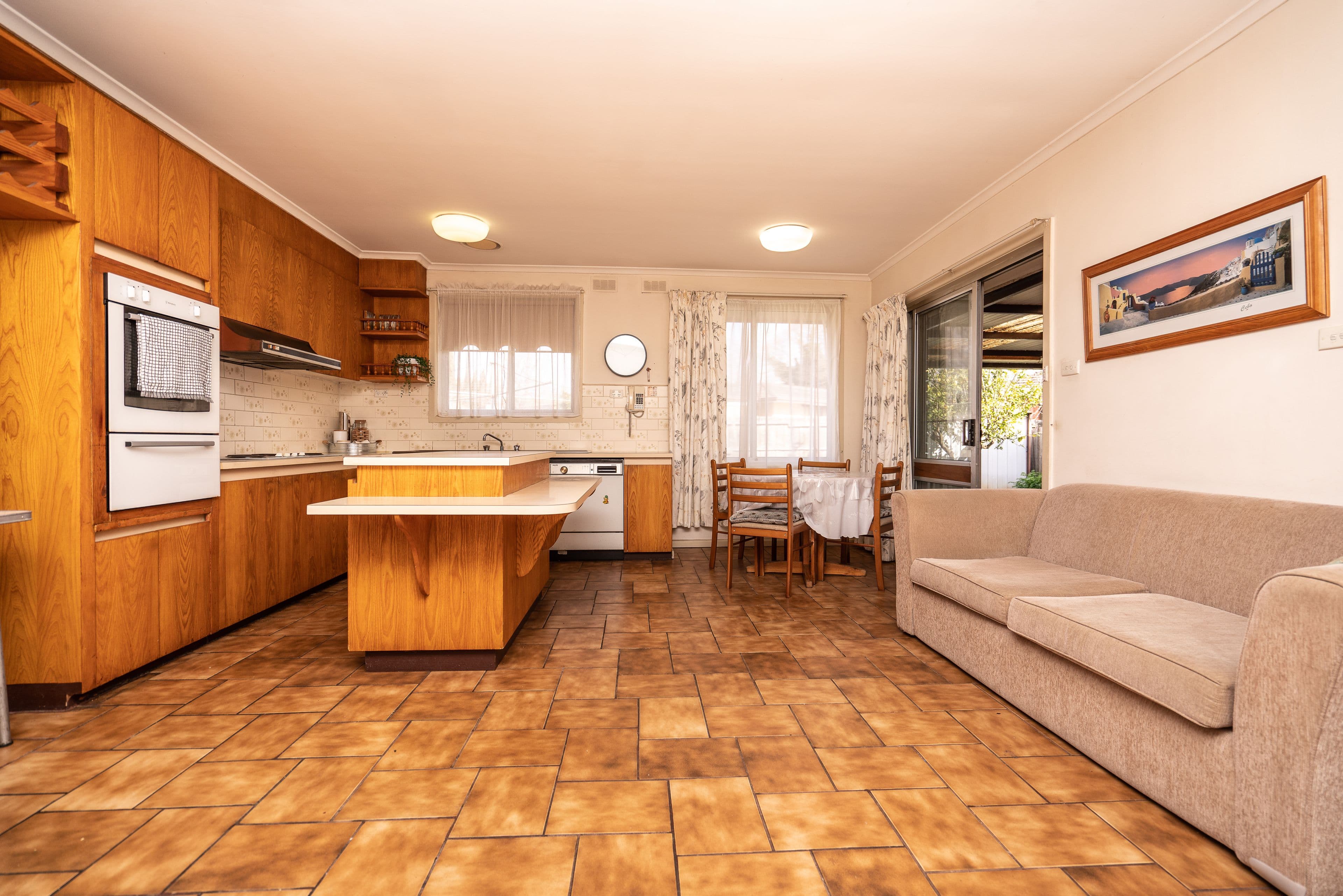 26 Witchwood Crescent, Burwood East VIC 3151, Burwood East - Thumbnail 2