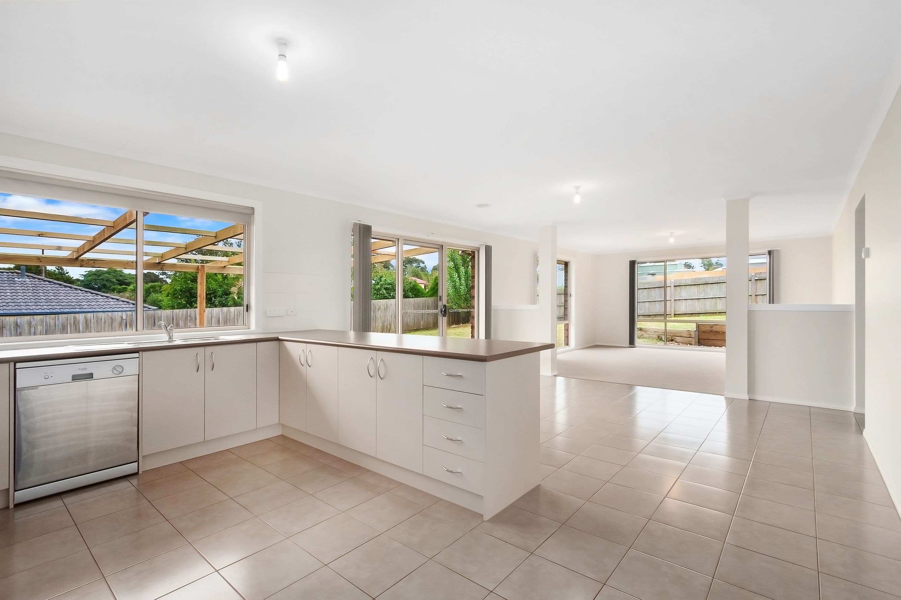 7 Davey Drive, Drouin VIC 3818, Drouin - Thumbnail 2