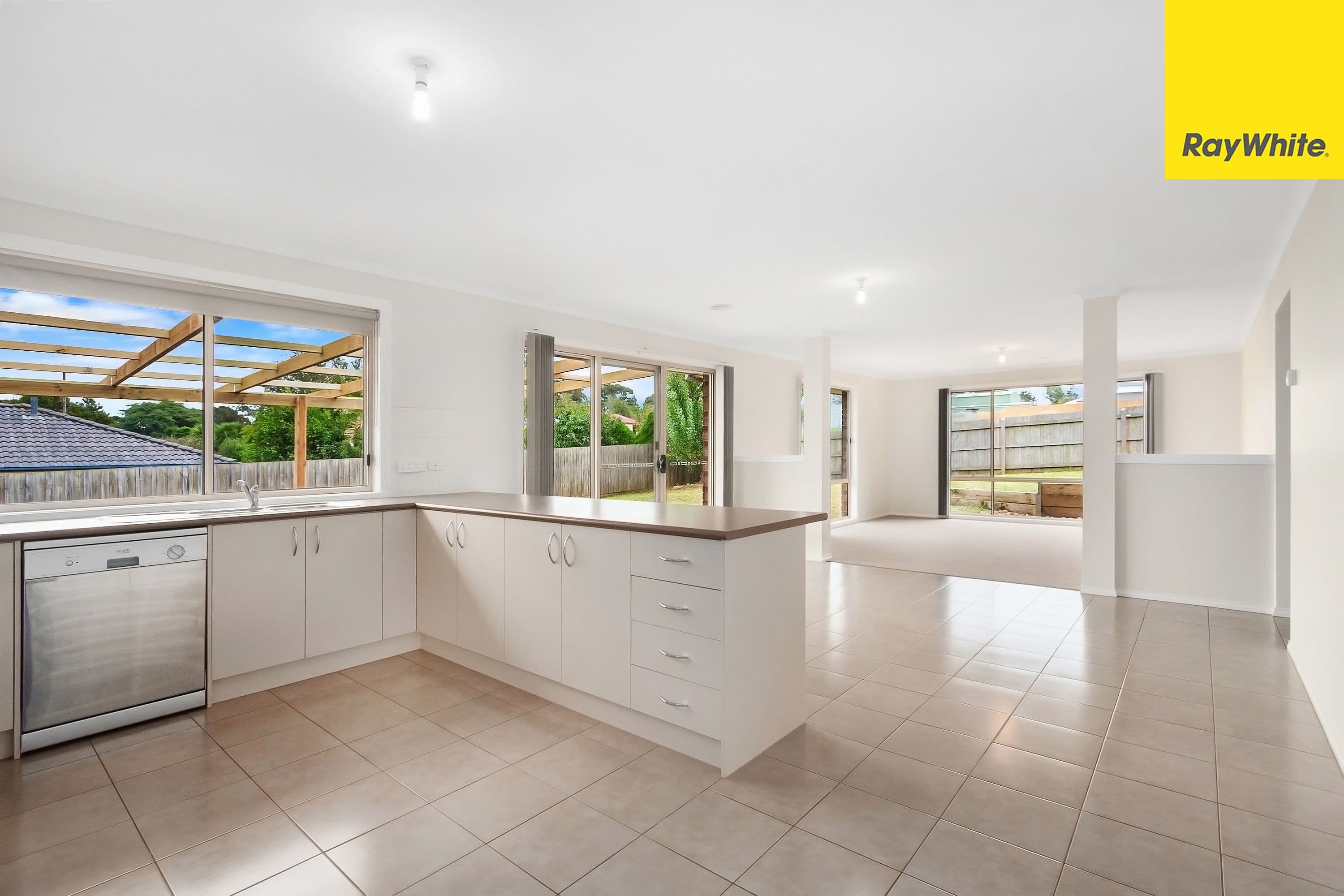 7 Davey Drive, Drouin VIC 3818, Drouin - Thumbnail 5