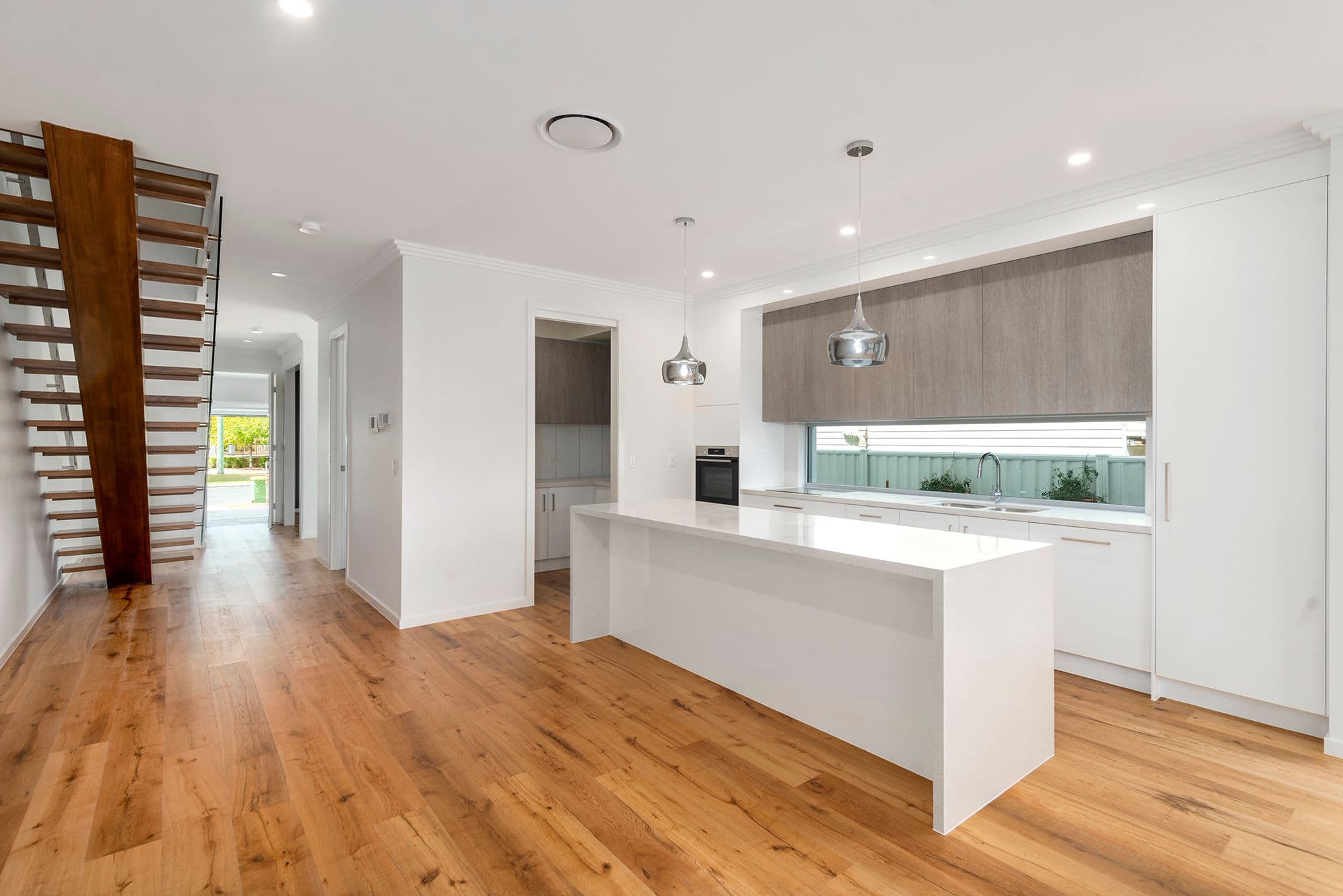 19 Oleander Avenue, Biggera Waters QLD 4216, Biggera Waters - Thumbnail 2