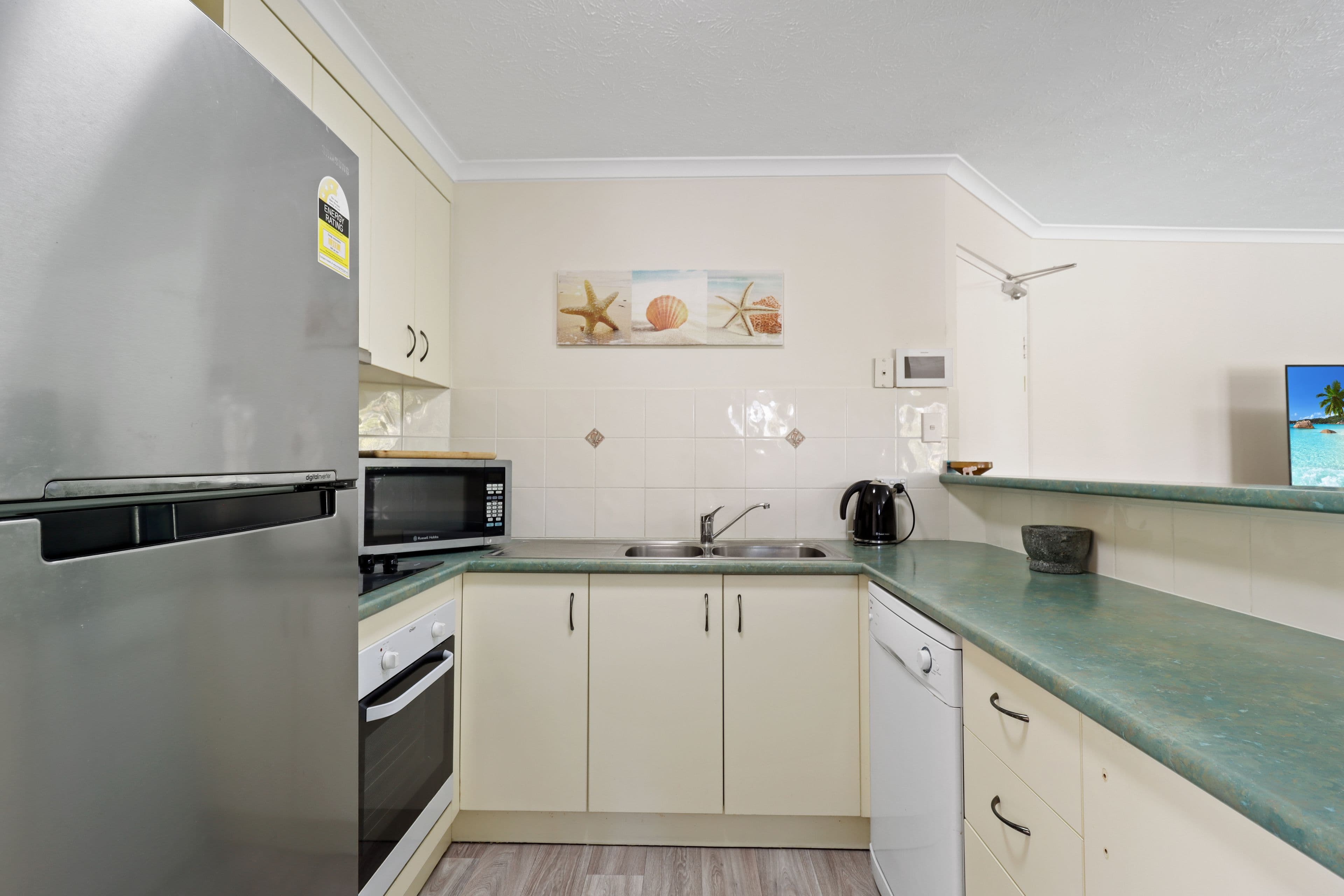 407 Esplanade, Torquay QLD 4655, Torquay - Thumbnail 4