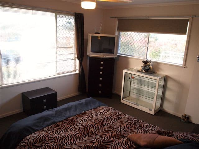8  Lindgren Street, CENTENARY HEIGHTS QLD 4350, Centenary Heights - Thumbnail 6