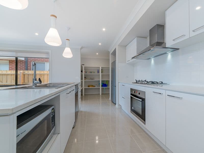 10 Shoalhaven Road, Cowes VIC 3922, Cowes - Thumbnail 2