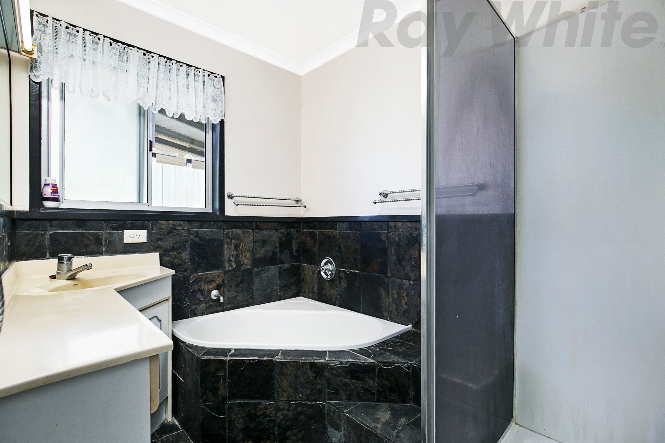 9 Robinia Street, Alexandra Hills QLD 4161, Alexandra Hills - Thumbnail 4