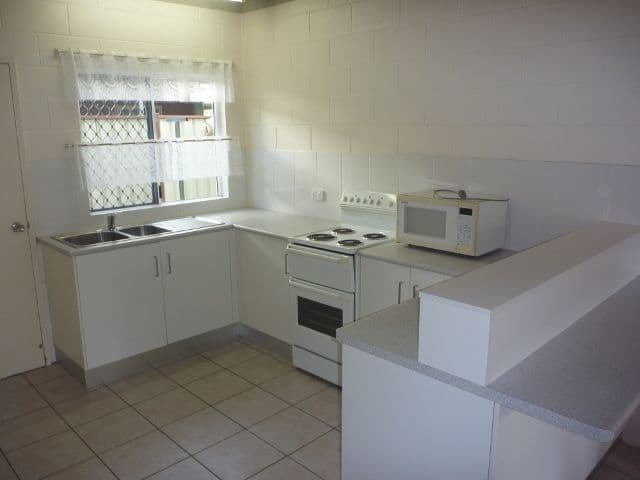 37 Winkworth Street, BUNGALOW QLD 4870, Bungalow - Thumbnail 2
