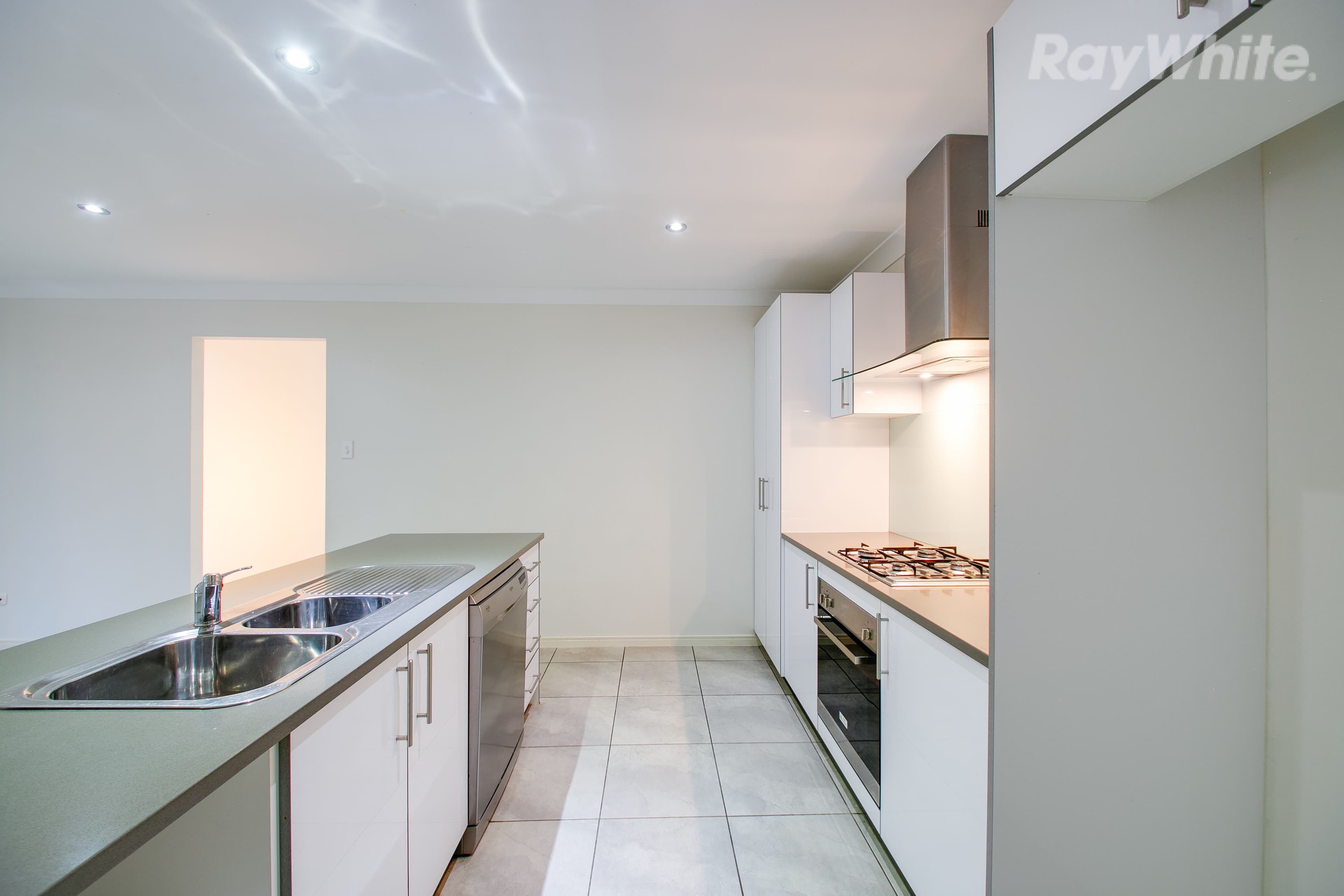 6 Robert Place, Yamanto QLD 4305, Yamanto - Thumbnail 3