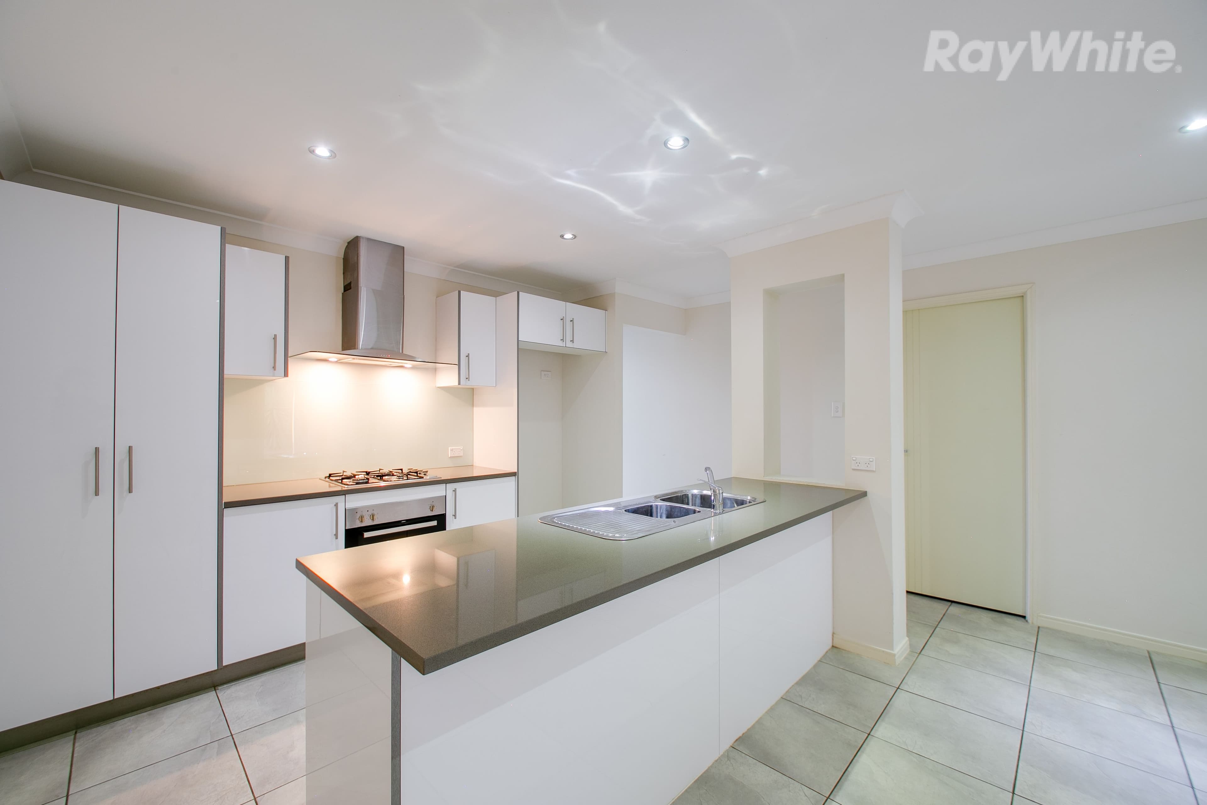 6 Robert Place, Yamanto QLD 4305, Yamanto - Thumbnail 4