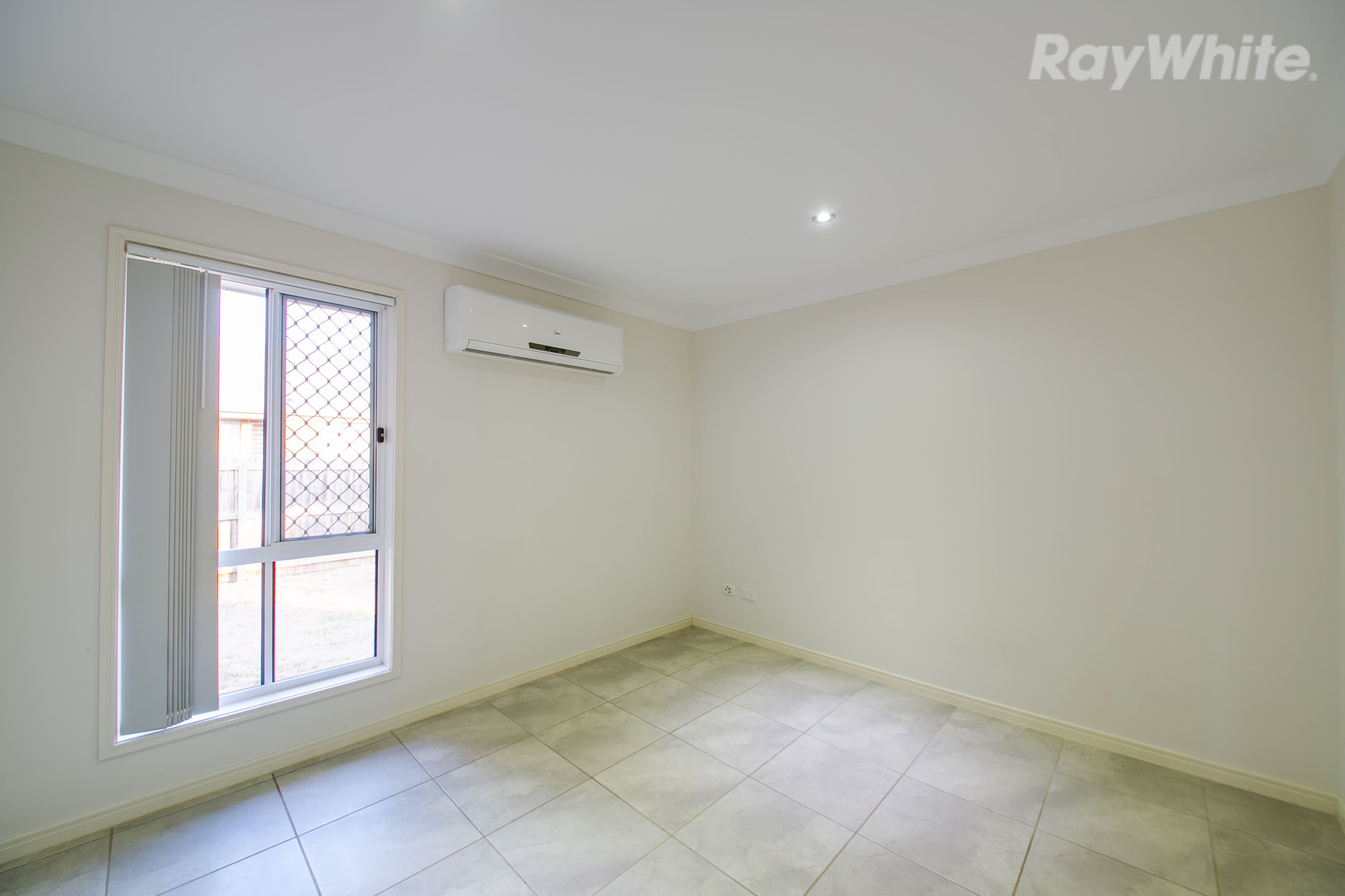 6 Robert Place, Yamanto QLD 4305, Yamanto - Thumbnail 8