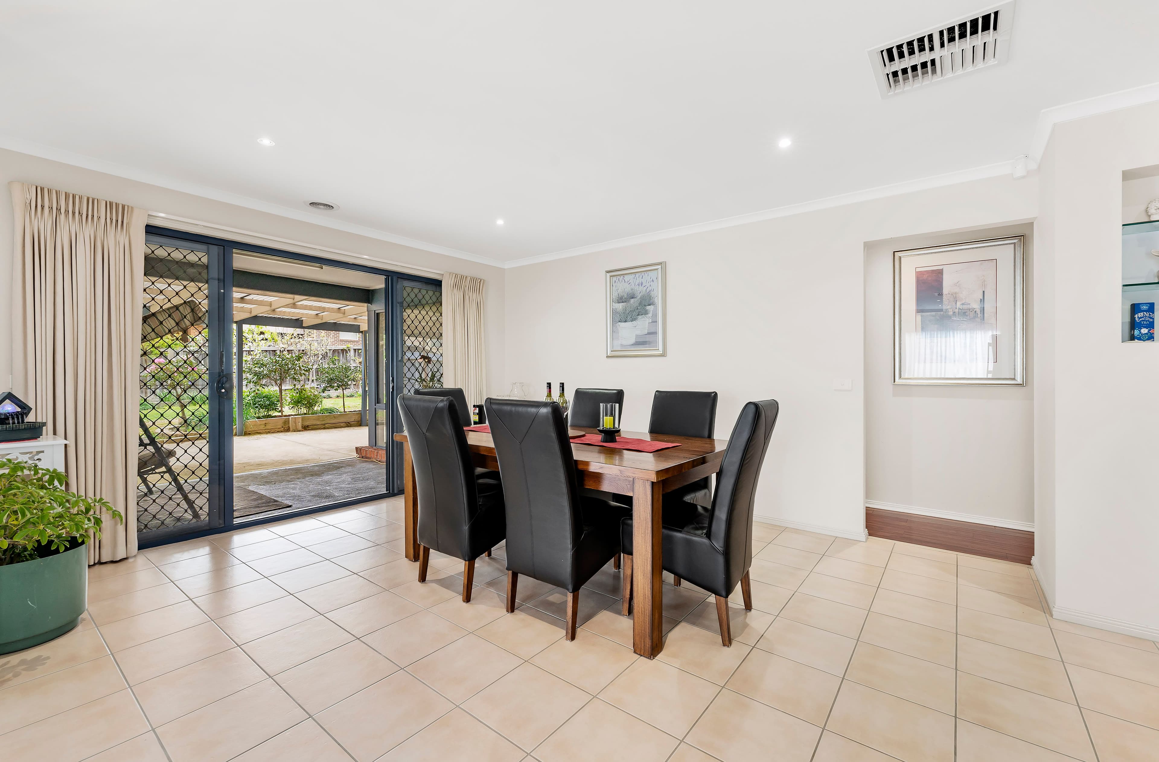 11 Outcrop Crescent, South Morang VIC 3752, South Morang - Thumbnail 4