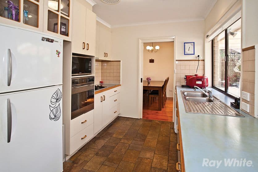 20 Mannering Drive, GLEN WAVERLEY VIC 3150, Glen Waverley - Thumbnail 2