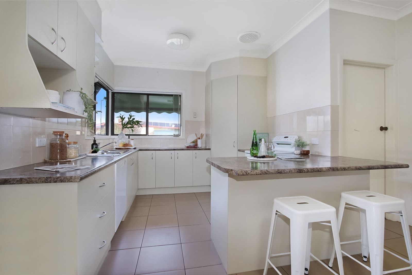 523 Kemp Street, Lavington NSW 2641, Lavington - Image 1