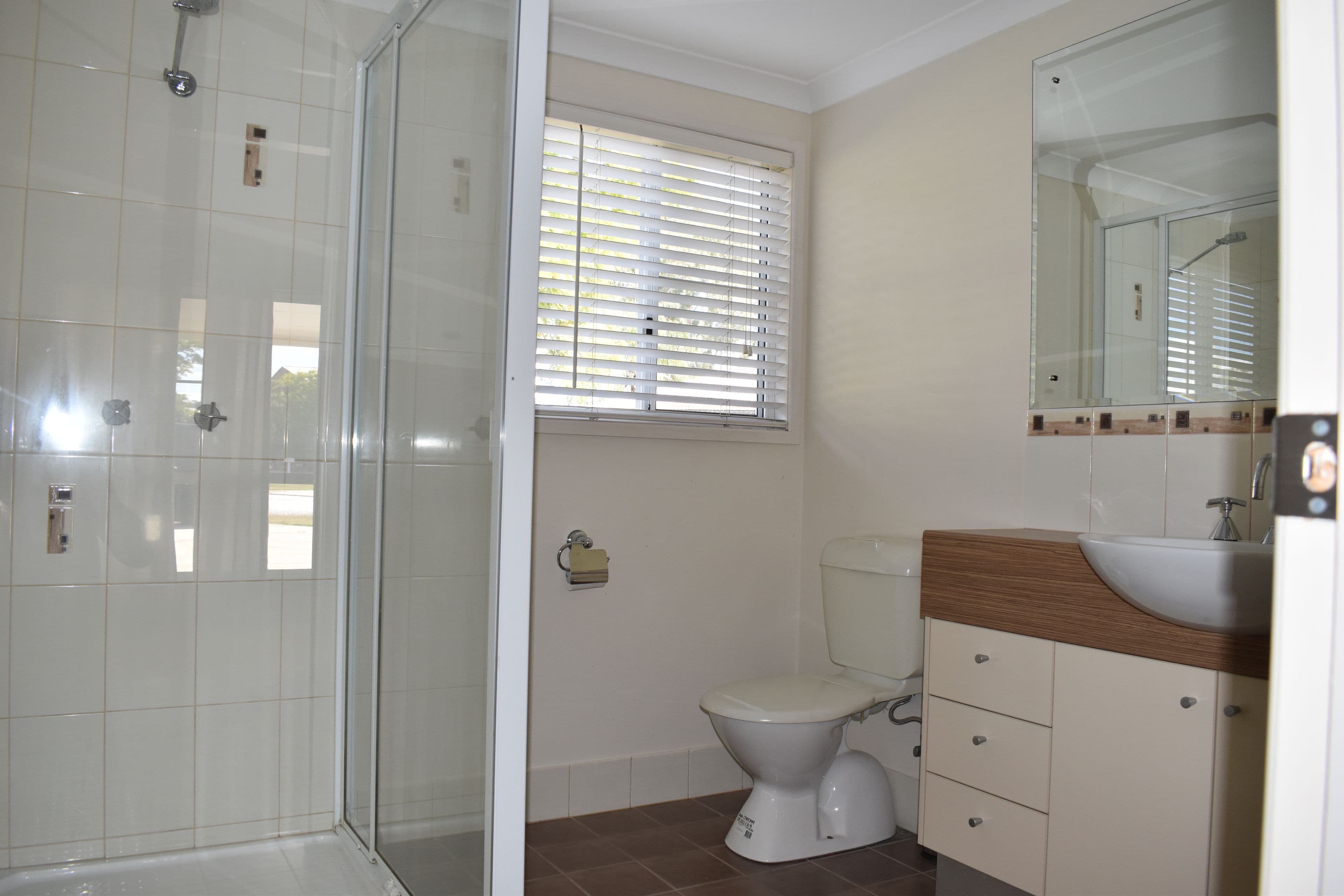88 Moody Street, Emerald QLD 4720, Emerald - Thumbnail 7