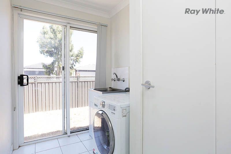 1 Cragside Place, DEER PARK VIC 3023, Deer Park - Thumbnail 4