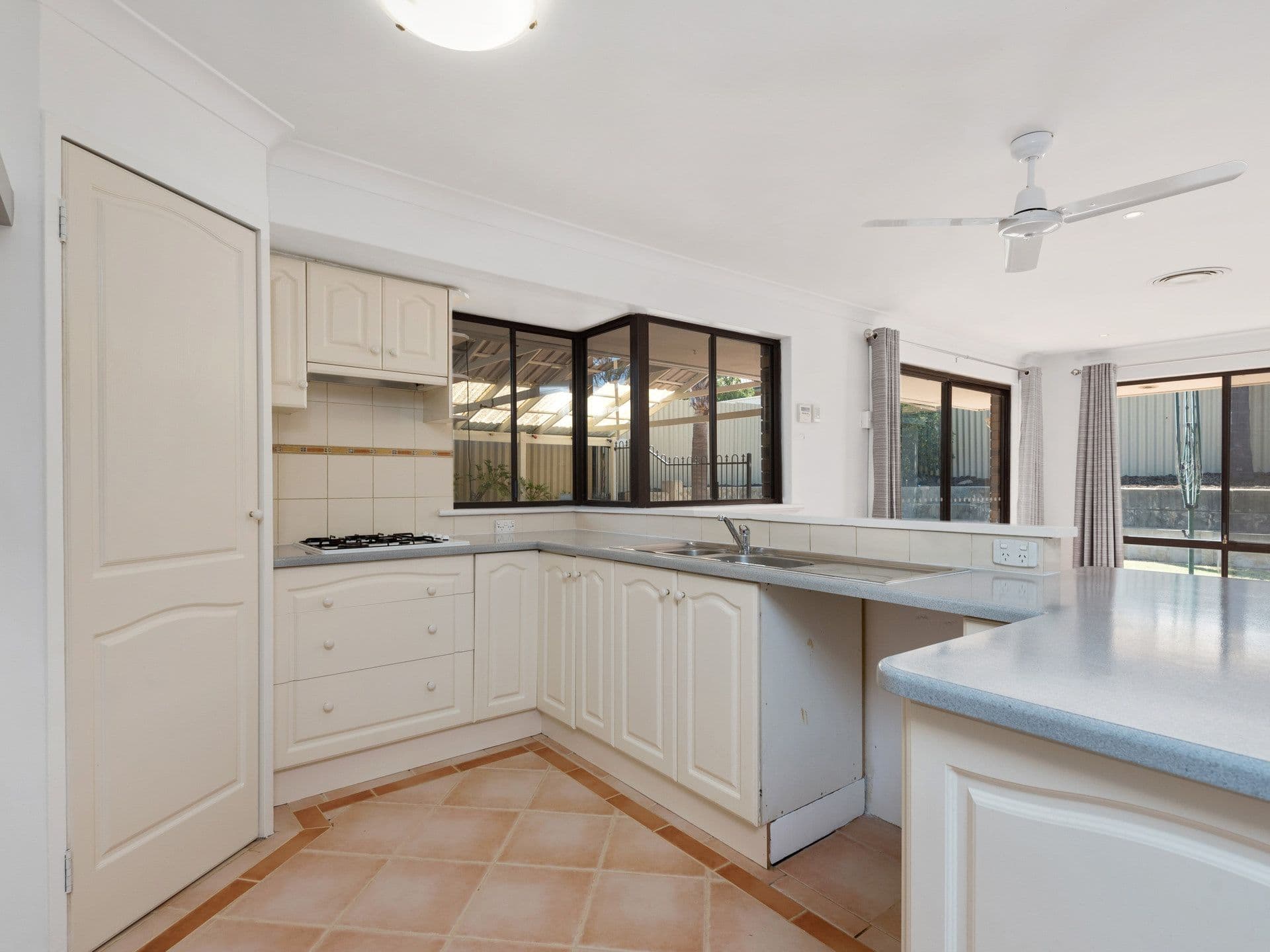 12 Hunt Lane, Kingsley WA 6026, Kingsley - Thumbnail 2