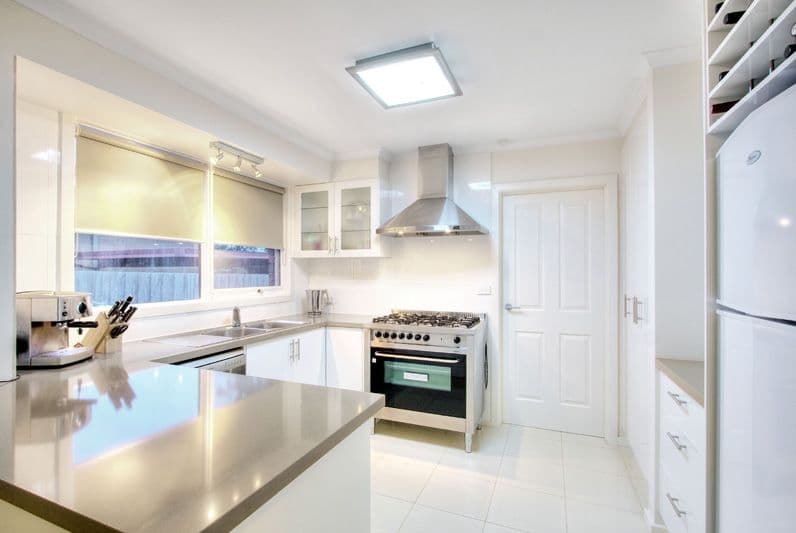 9  Seaton Drive, DINGLEY VILLAGE VIC 3172, Dingley Village - Thumbnail 2