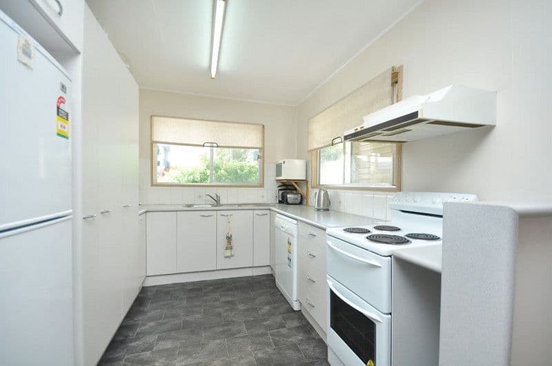 25 Waverley Road, CAMP HILL QLD 4152, Camp Hill - Thumbnail 2