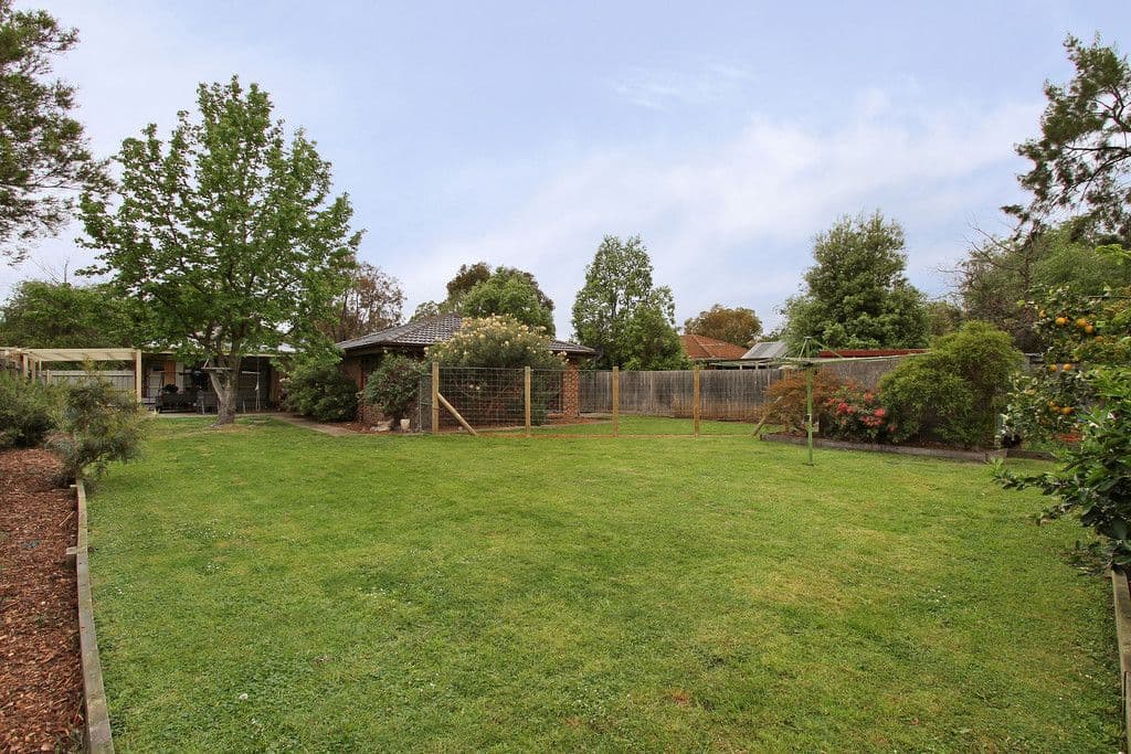 14 TOOLIMERIN Avenue, BAYSWATER NORTH VIC 3153, Bayswater North - Thumbnail 2