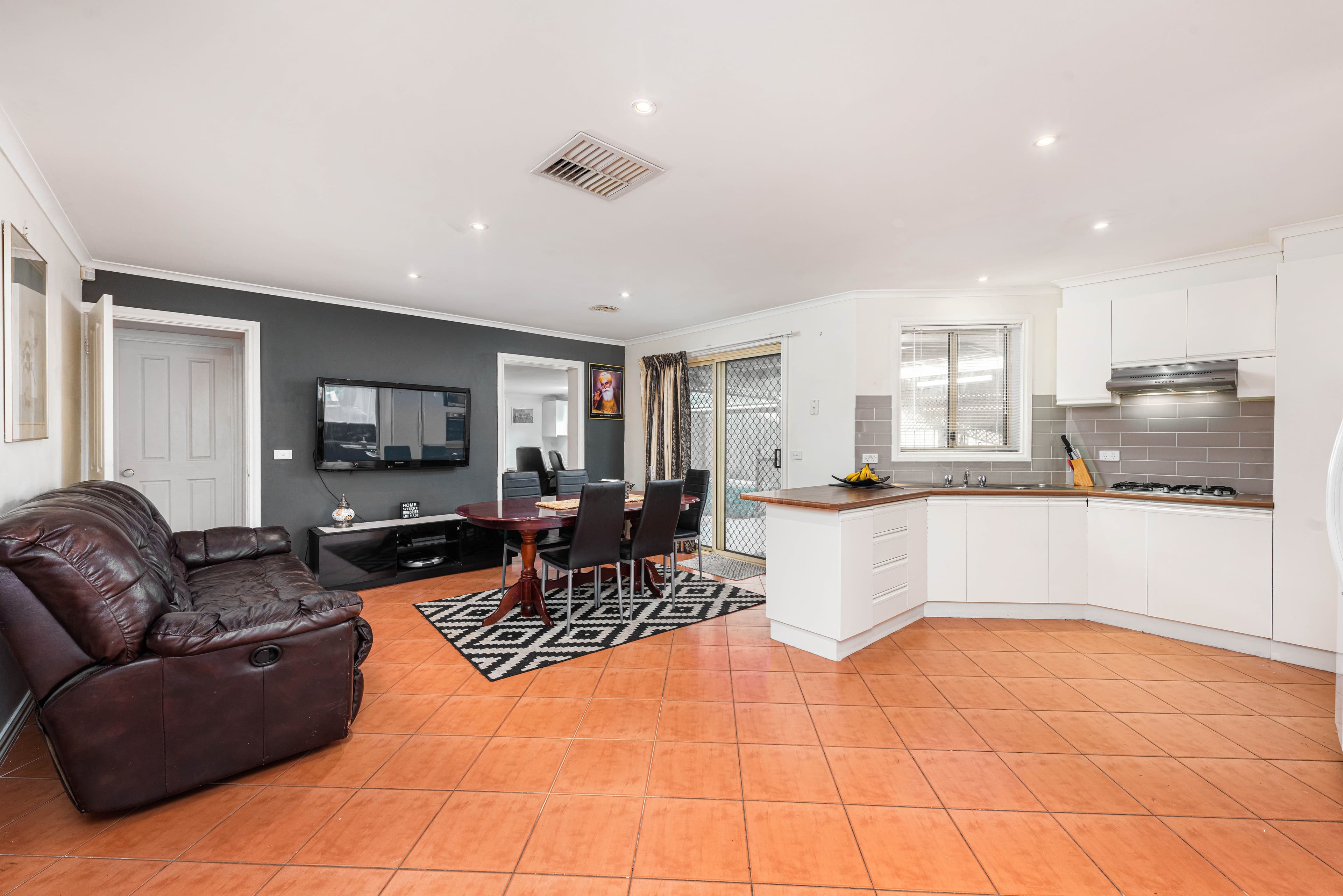 16 The Seekers Crescent, Mill Park VIC 3082, Mill Park - Thumbnail 2