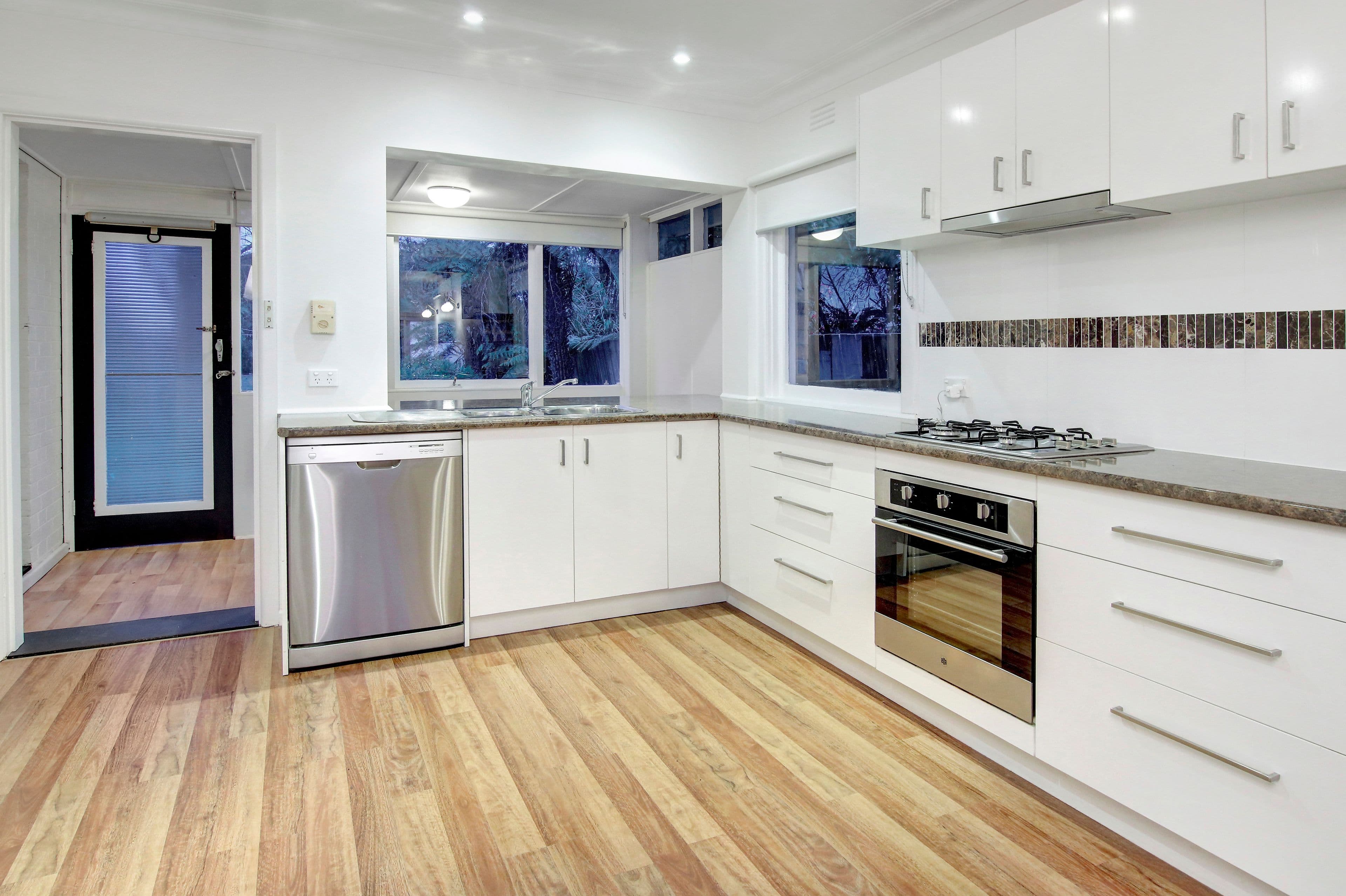 33 Leon Avenue, Rosebud VIC 3939, Rosebud - Thumbnail 2