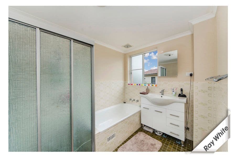 1 Hybon Avenue, QUEANBEYAN NSW 2620, Queanbeyan East - Thumbnail 4