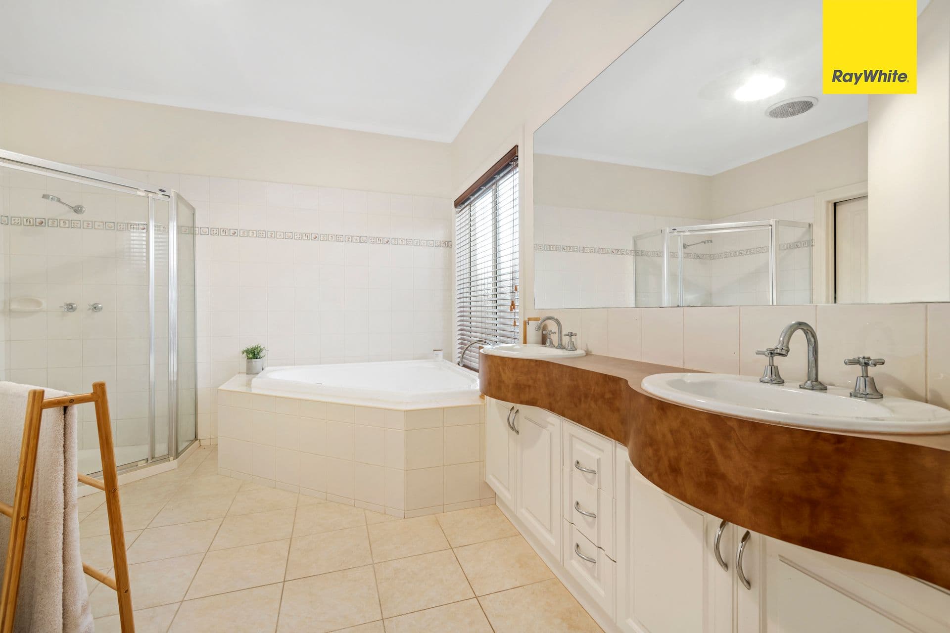 206 Riddell Road, Sunbury VIC 3429, Sunbury - Thumbnail 5