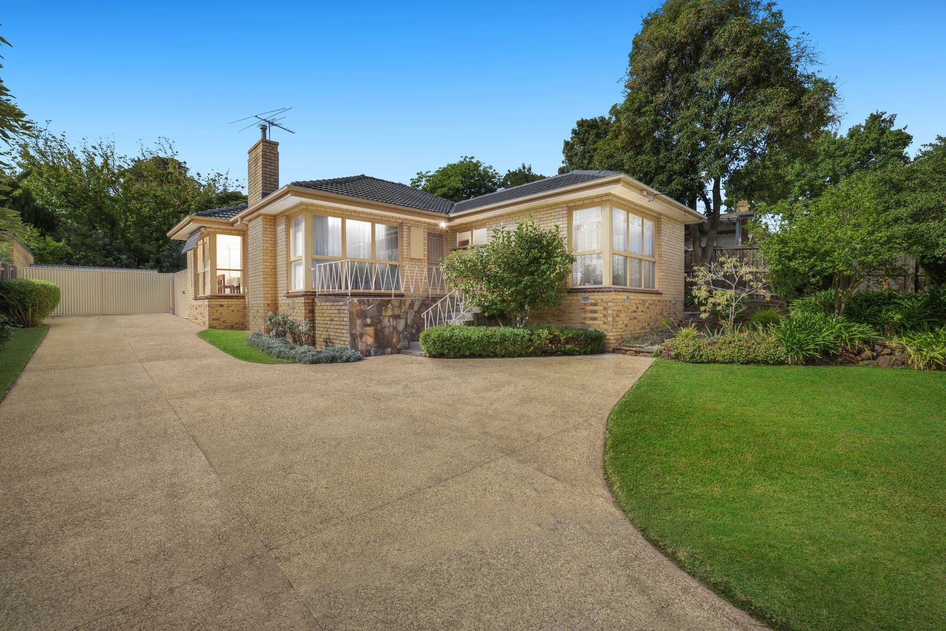 305 High Street Road, Mount Waverley VIC 3149, Mount Waverley - Image 1