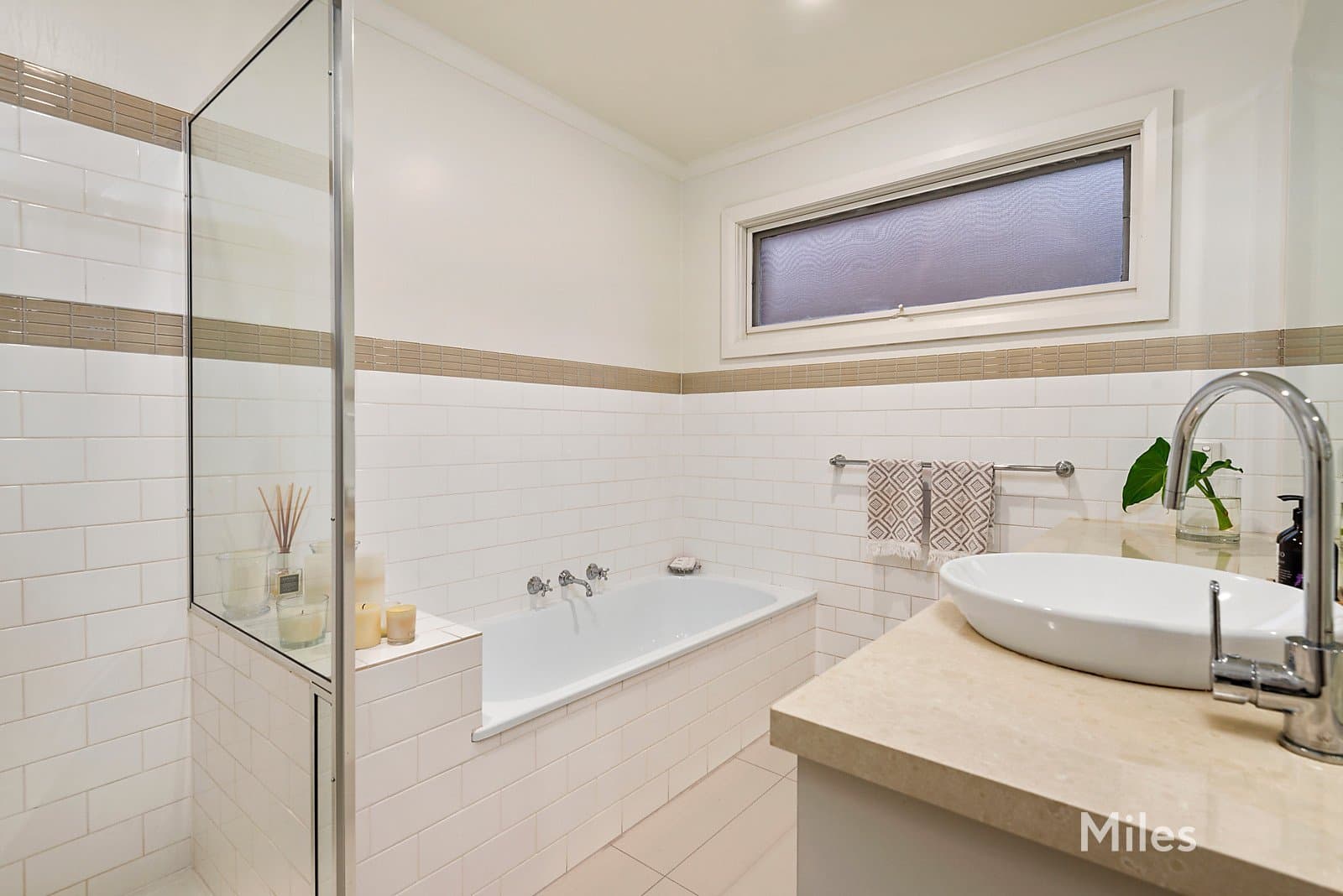 46 Hopetoun Grove, Eaglemont, Eaglemont - Image 1