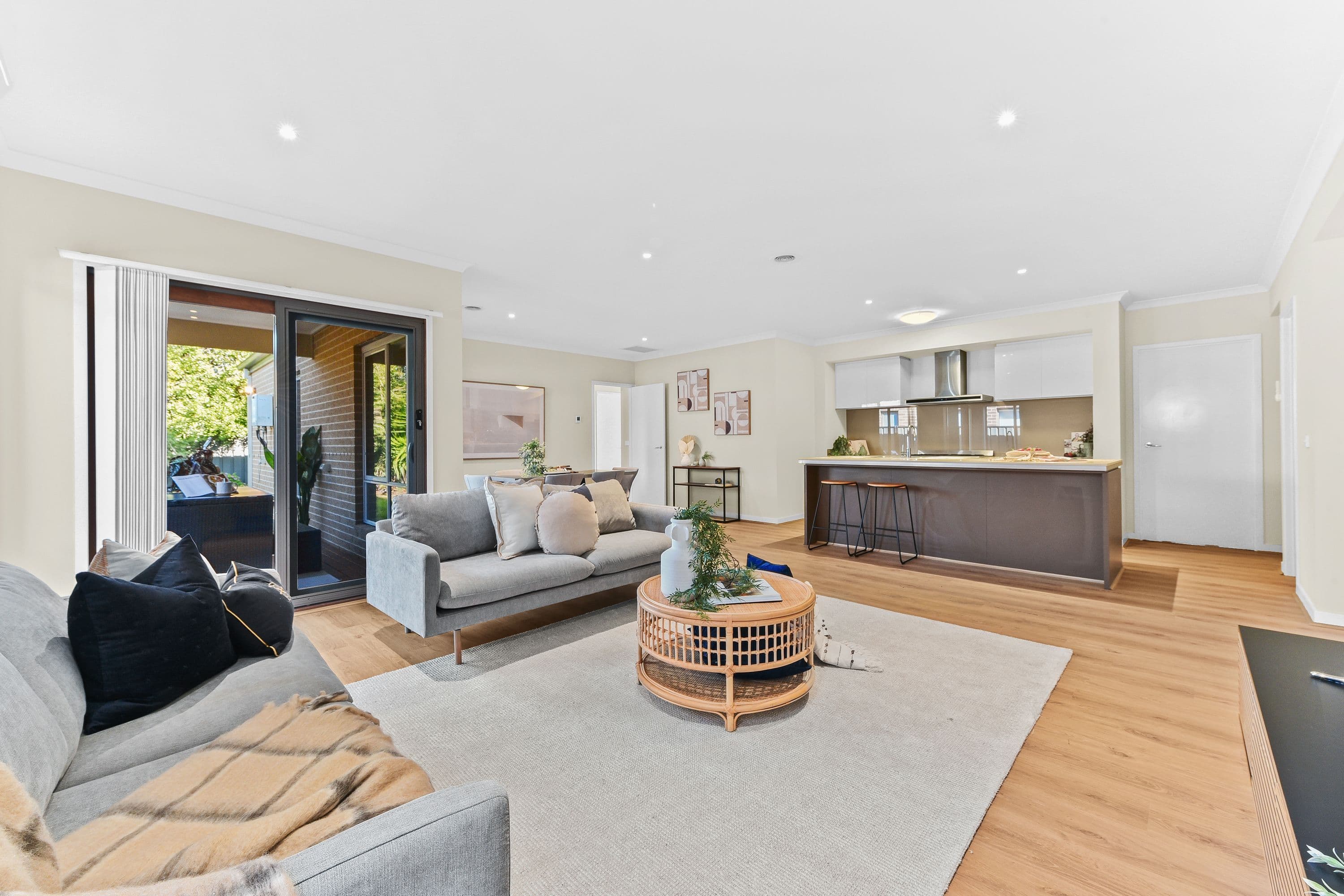 39 Blackledge Drive, Clyde North VIC 3978, Clyde North - Thumbnail 4
